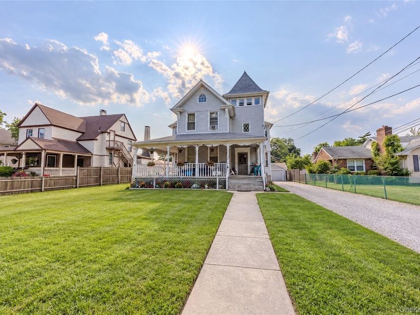 38 Park Avenue, Amityville NY 11701