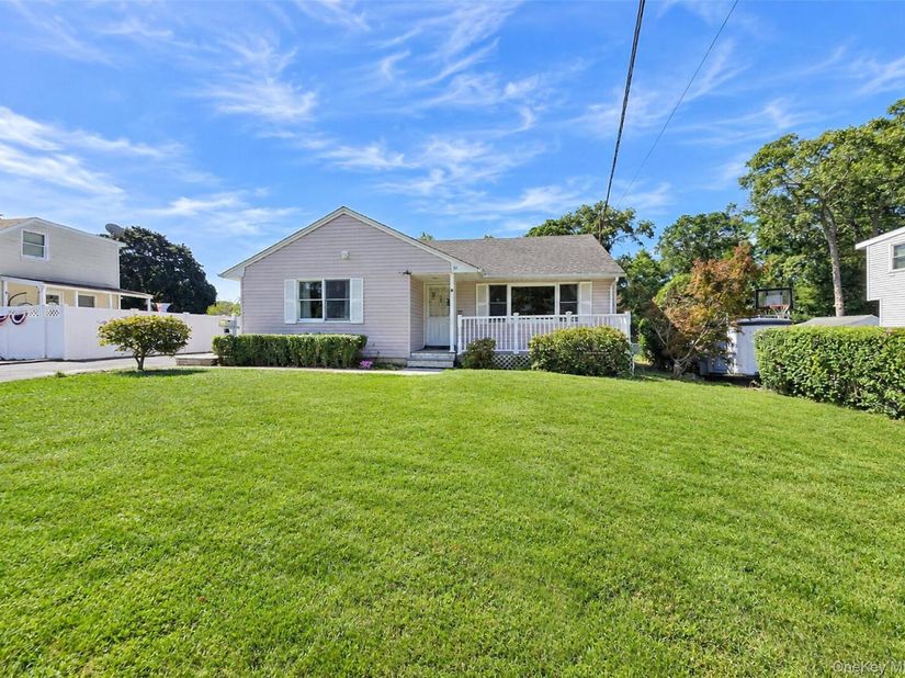 80 Carroll Avenue, Ronkonkoma NY 11779