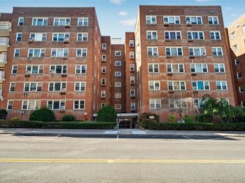 30 E Hartsdale Avenue