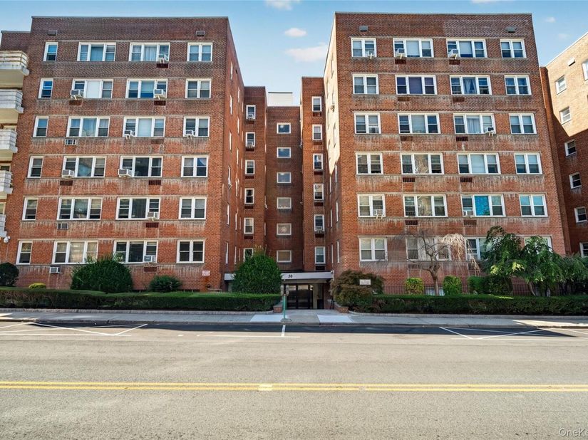30 E Hartsdale Avenue 3L, Hartsdale NY 10530