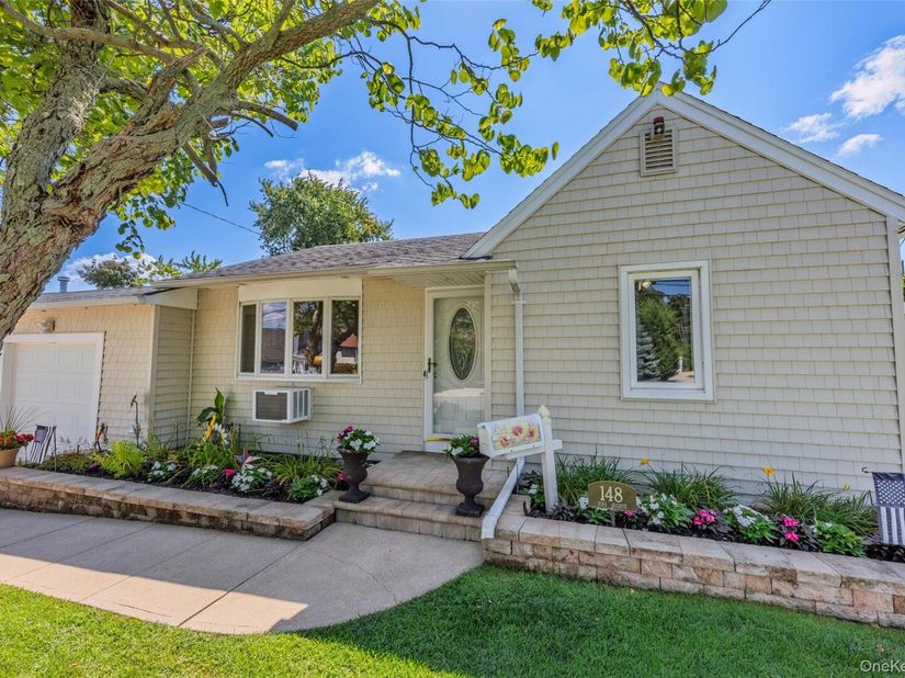 148 Birs Avenue, Lindenhurst NY 11757