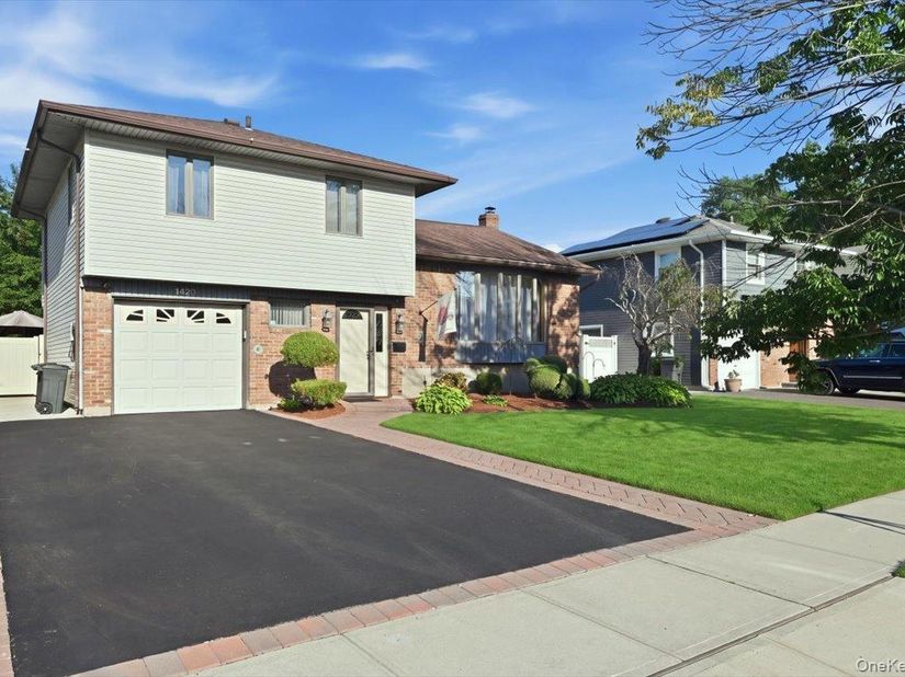 1420 Holiday Park Drive, Wantagh NY 11793