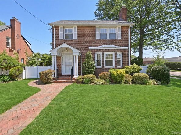 168 Latham Road, Mineola NY 11501