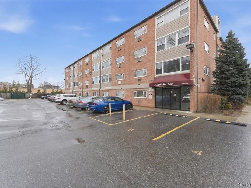 222 Smith Street 2E, Freeport NY 11520