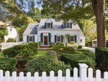 7 Knollwood Drive