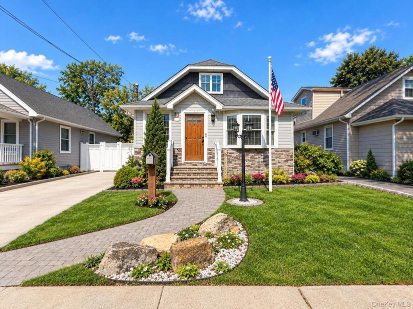1075 Steele Boulevard, Baldwin NY 11510