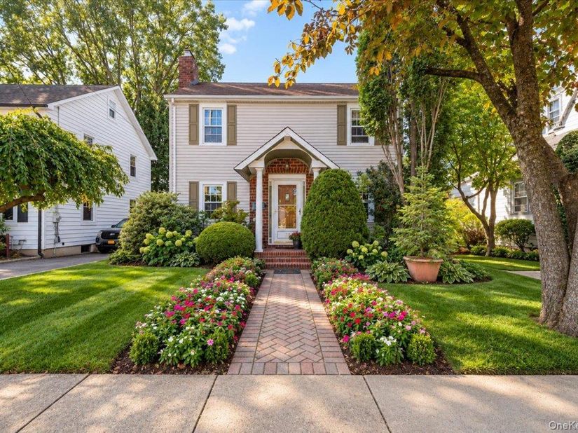 23 Chestnut Street, Glen Cove NY 11542