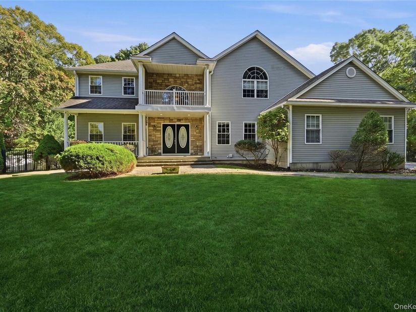 23 Moss Creek Lane, East Patchogue NY 11772