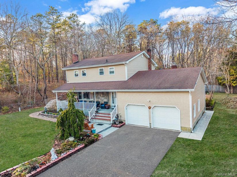 231 W Woodside Avenue, Patchogue NY 11772
