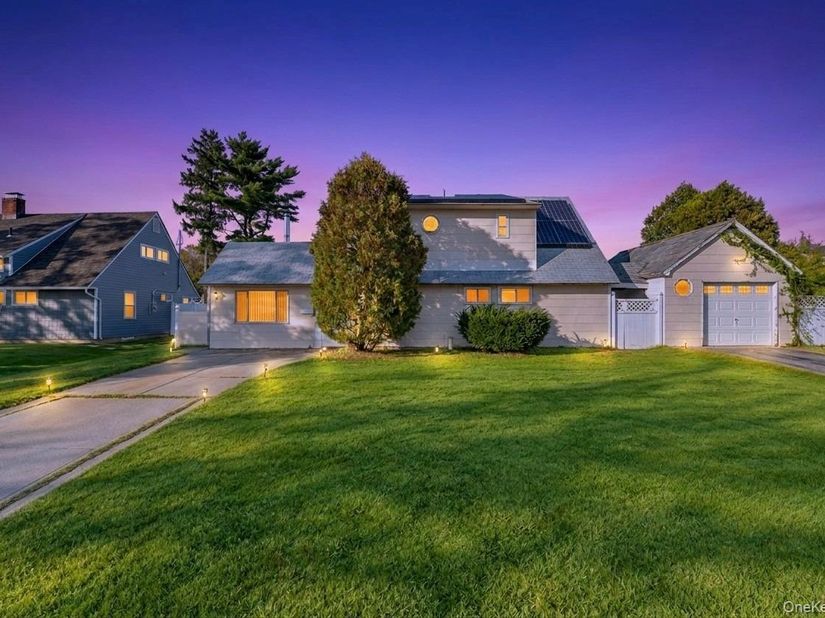11 Petal Lane, Hicksville NY 11801