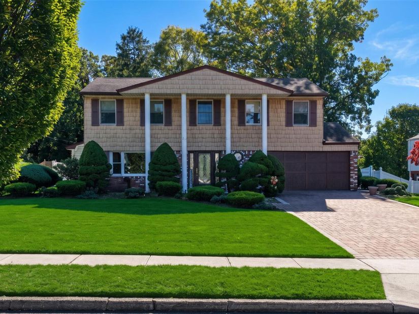 28 Chatham Road, Commack NY 11725
