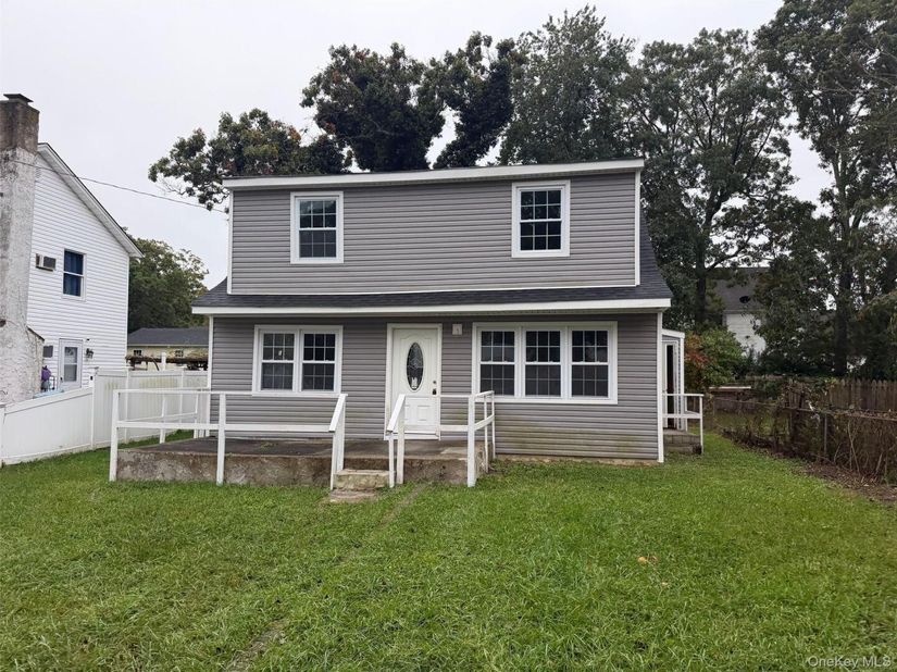8 Robinson Drive, Shirley NY 11967