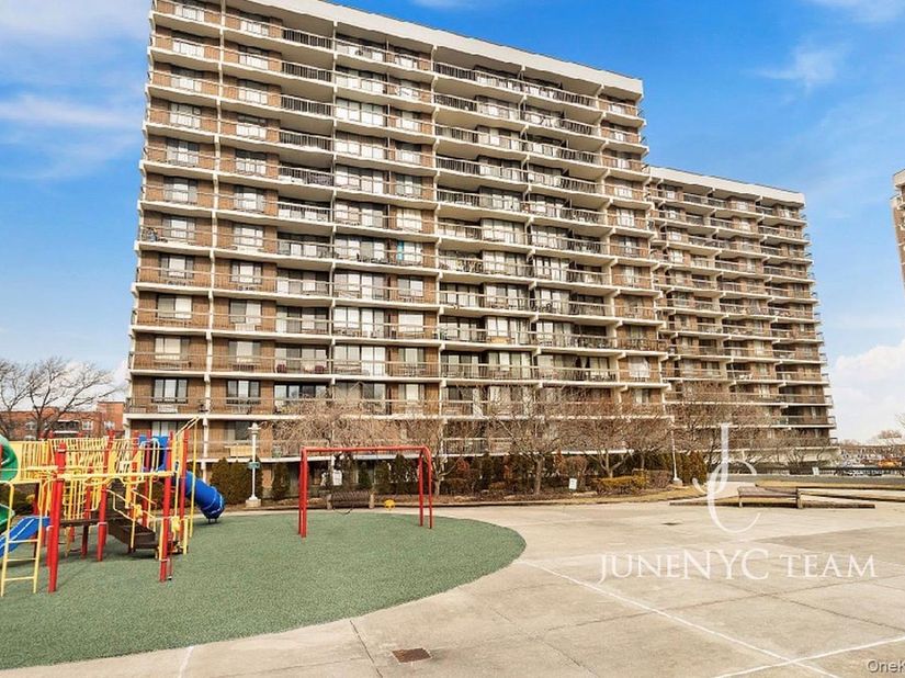 15038 Union Turnpike 4L, Flushing NY 11367