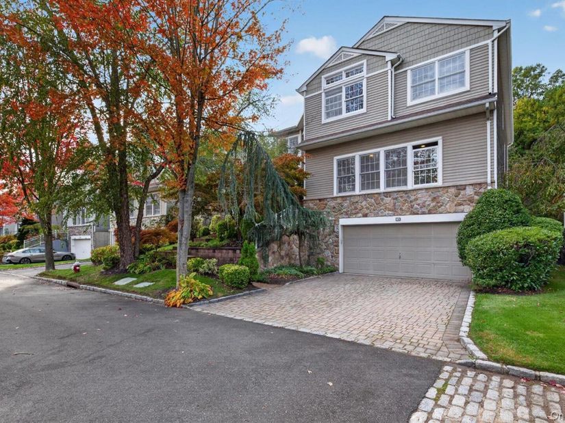 130 Sagamore Drive, Plainview NY 11803