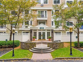 500 Pondside Drive