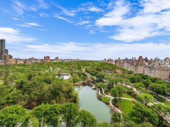 1 CENTRAL Park S