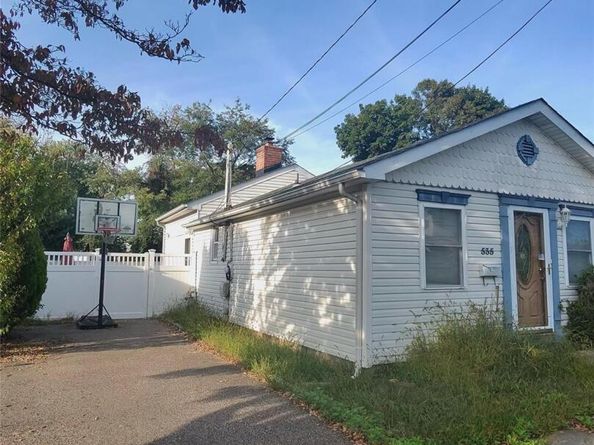535 Outlook Avenue, West Babylon NY 11704