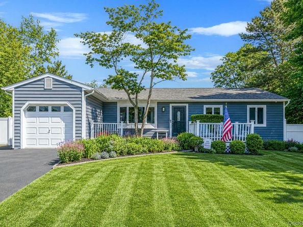 5 Megan Court, Bellport NY 11713