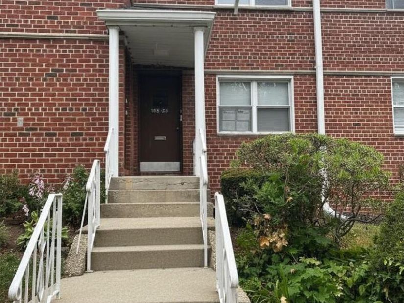 196-23 Dunton Avenue 2B, Holliswood NY 11423