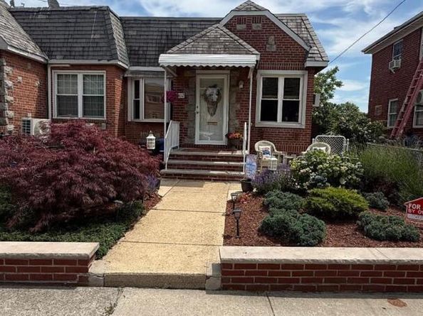 85-02 Dumont Avenue, Ozone Park NY 11417