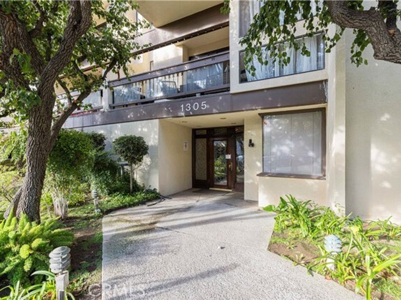 1305 N Columbus 203, Glendale CA 91202