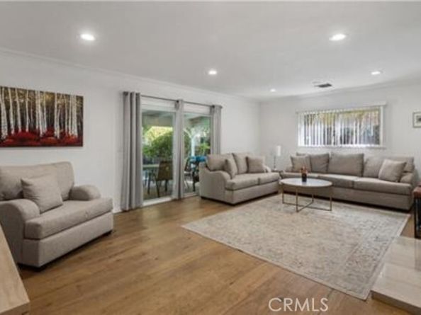 22335 Kittridge Street, Woodland Hills (los Angeles) CA 91303