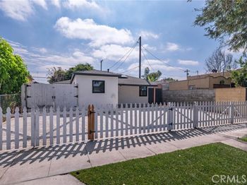 5910 Walnut Ave