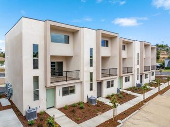 2244 Calle Chanate
