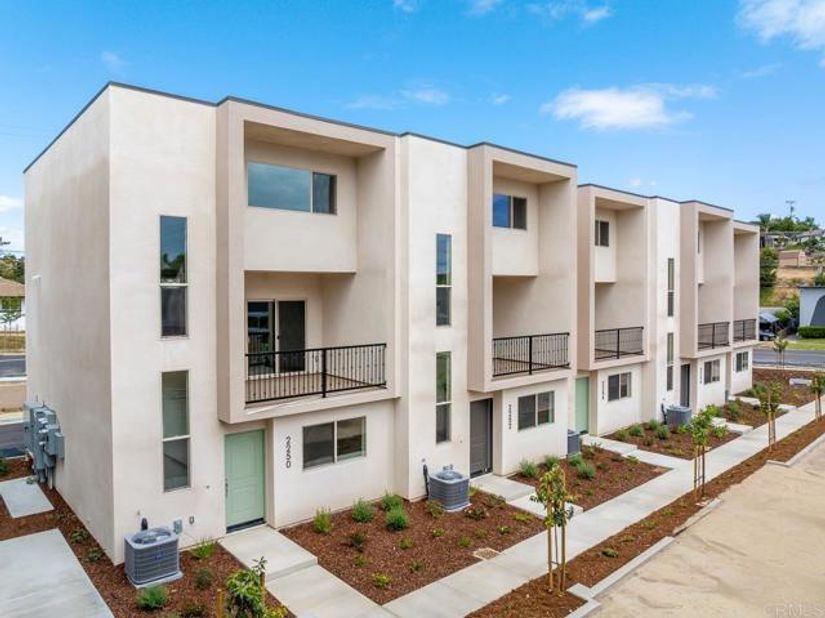 2244 Calle Chanate, San Diego CA 92139