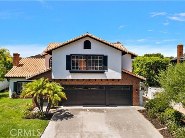 3 Mantenida, Laguna Hills CA 92679
