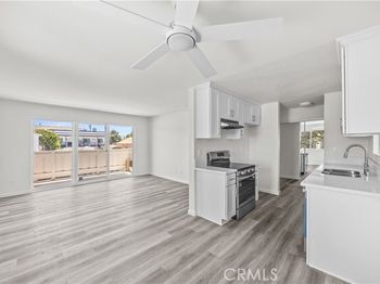 2332 E 17th