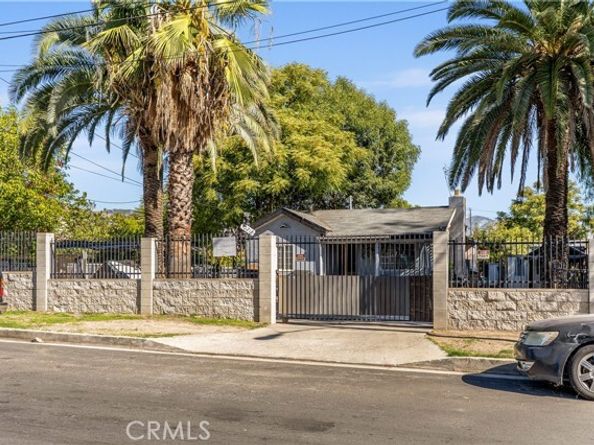 10218 Bradley, Pacoima (los Angeles) CA 91331