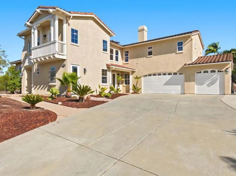 399 Amparo Dr, Escondido CA 92025