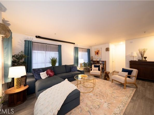 8744 Burnet 7, North Hills (los Angeles) CA 91343