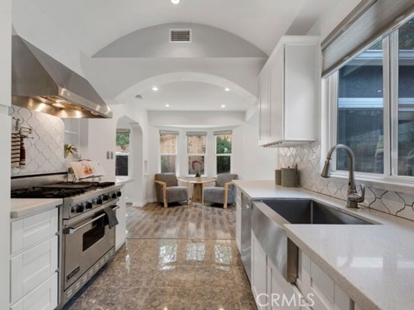 19419 Oxnard Street, Tarzana (los Angeles) CA 91356