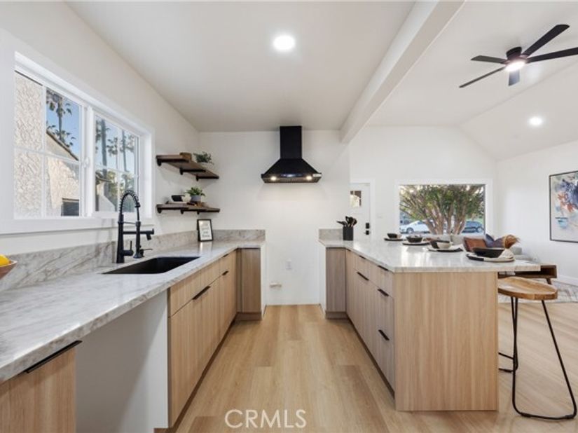 5612 S Rimpau, Los Angeles CA 90043