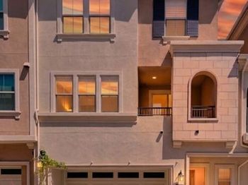 606 White Oaks
