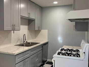 8641 Glenoaks