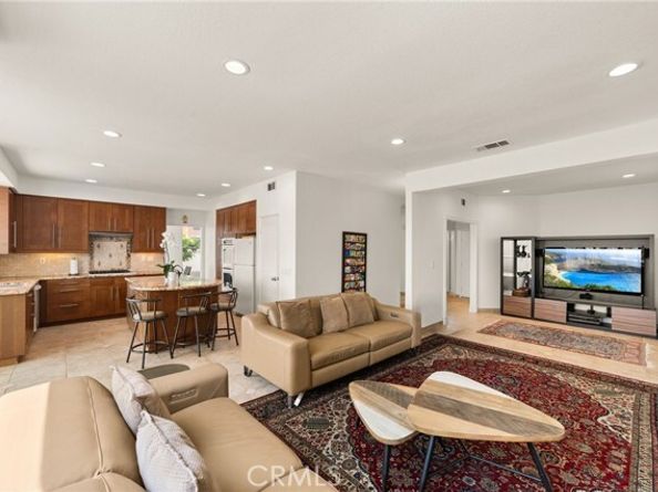 51 La Perla, Lake Forest (el Toro) CA 92610