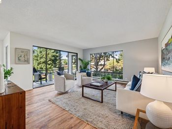 4 Commodore Dr