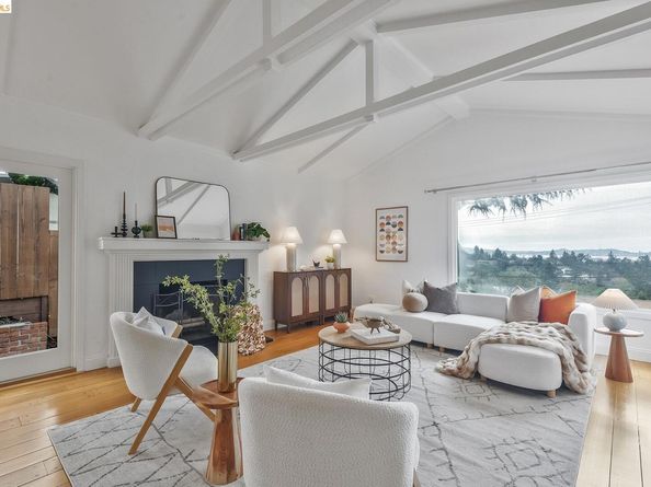 24 Cabrillo Pl, Oakland CA 94611