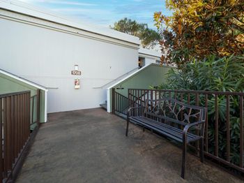 1708 Golden Rain Road