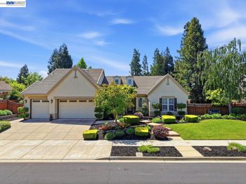 453 Old Oak Rd