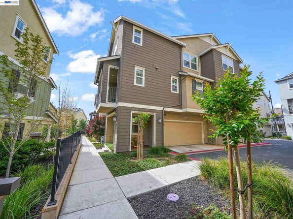 7045 Coombsville Loop, Dublin CA 94568