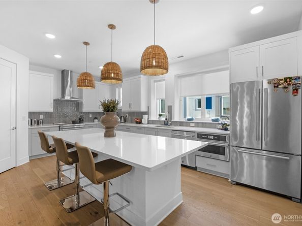 12322 138th Place NE 102, Redmond WA 98052