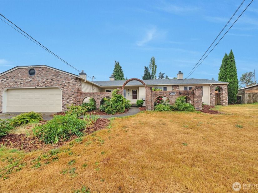 3811 S 239th Street, Kent WA 98032