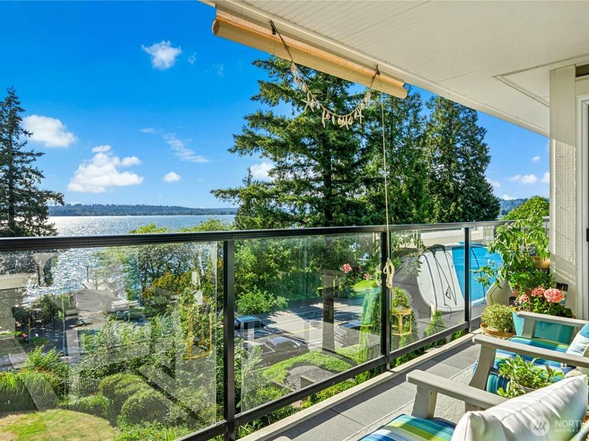 6620 Lake Washington Boulevard NE 303, Kirkland WA 98033