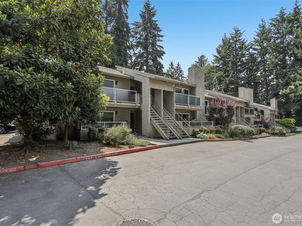 12037 100th Avenue NE 103, Kirkland WA 98034