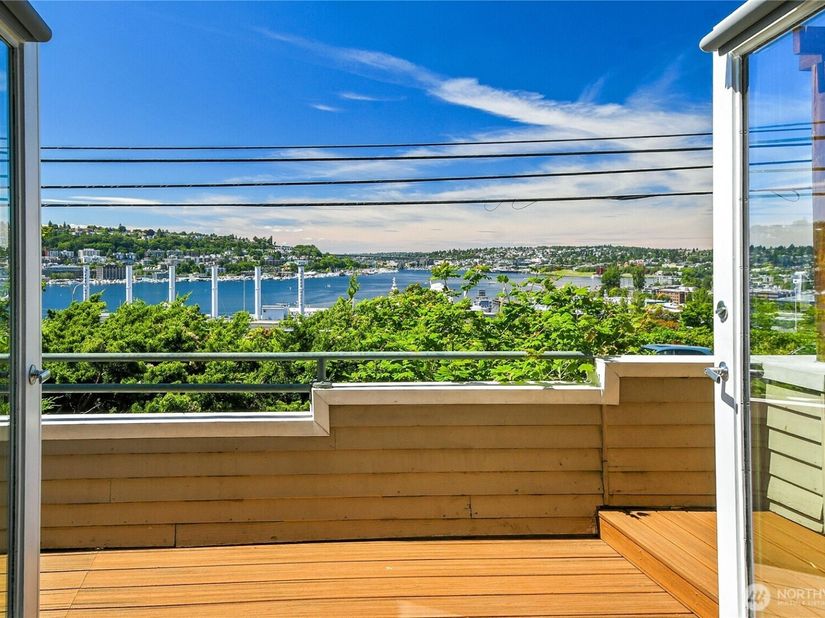 1202 Lakeview Boulevard E 1, Seattle WA 98102