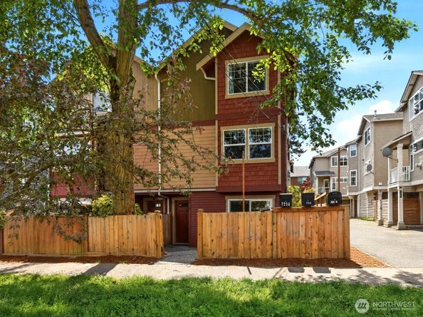 723 N 95th Street A, Seattle WA 98103